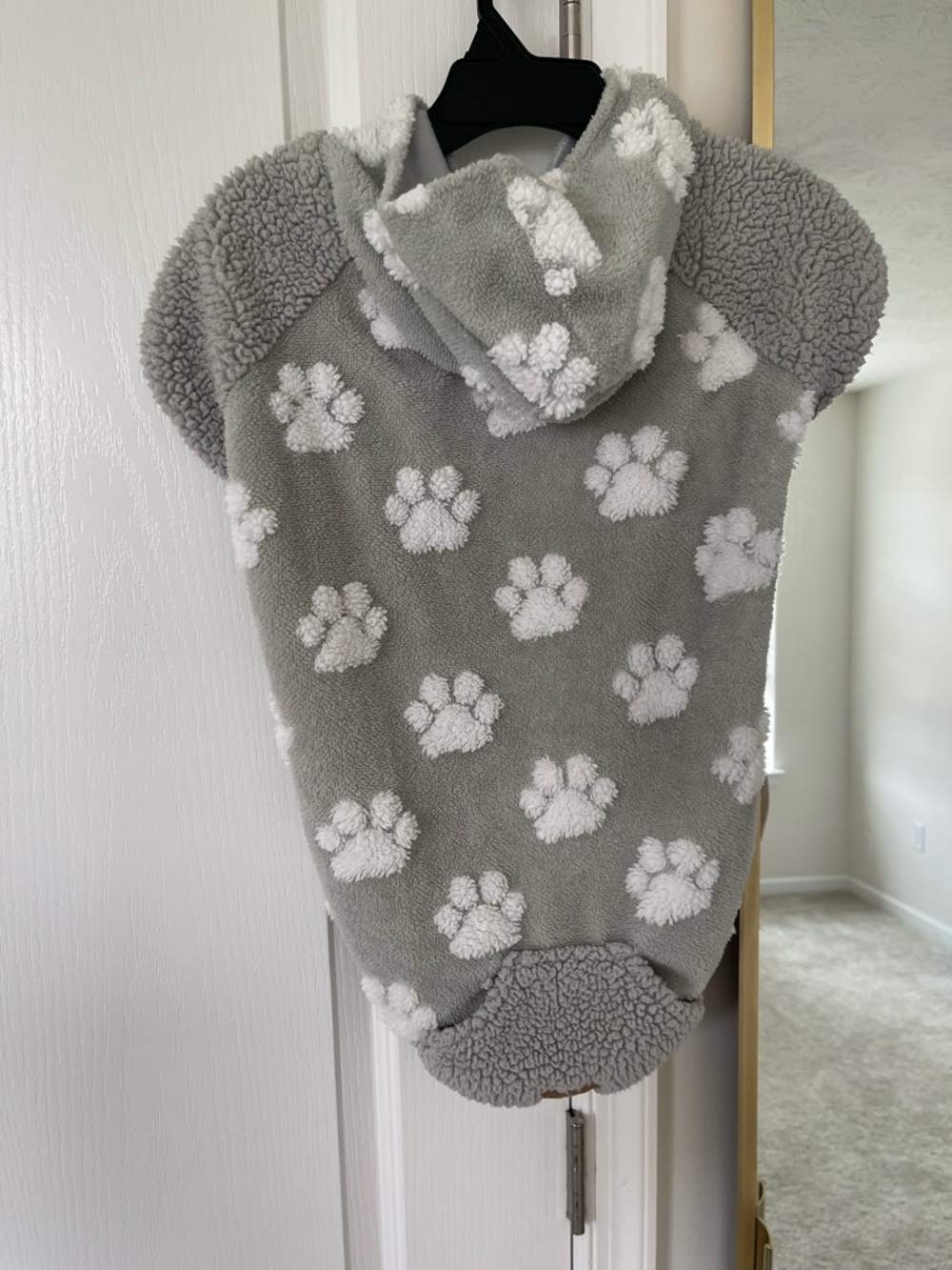 Koolaburra by Ugg Gray Sherpa Dog Sweatshirt with Brown Bone Patch